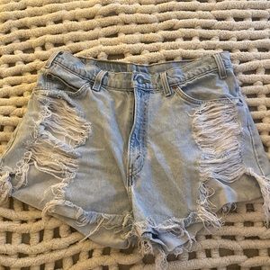 Levis Ultra-Destroyed Cutoffs